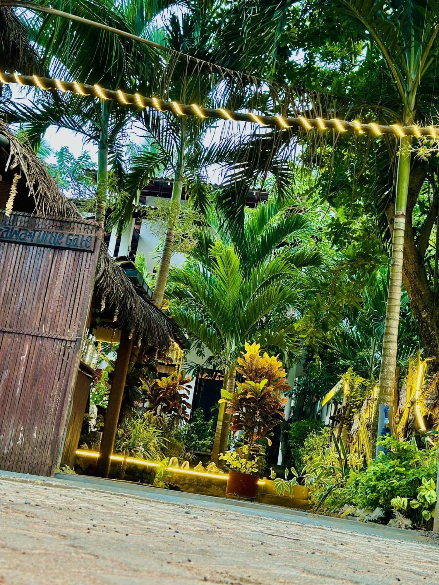 Rekawa Turtle Gate Hotel Тангалла Экстерьер фото
